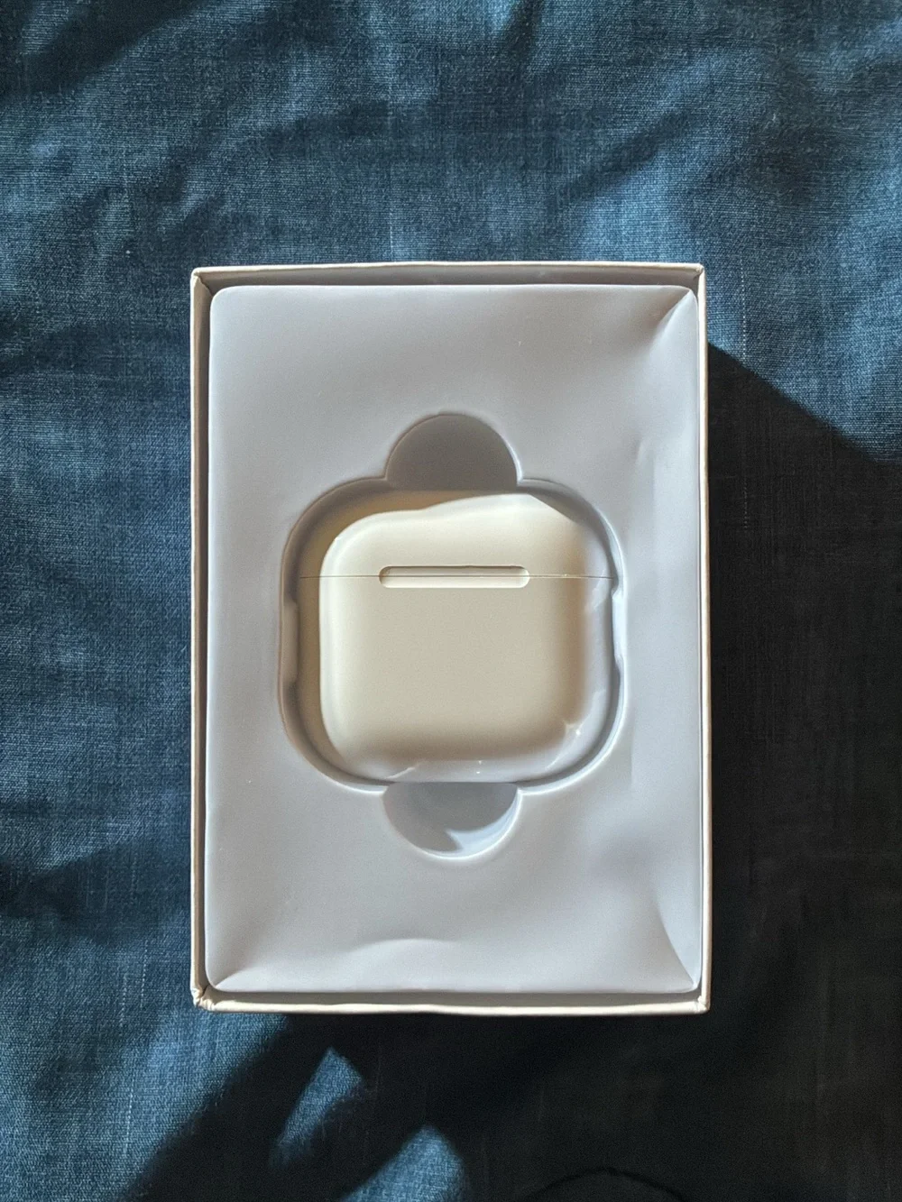 Wireless Earbuds Charging Case - White